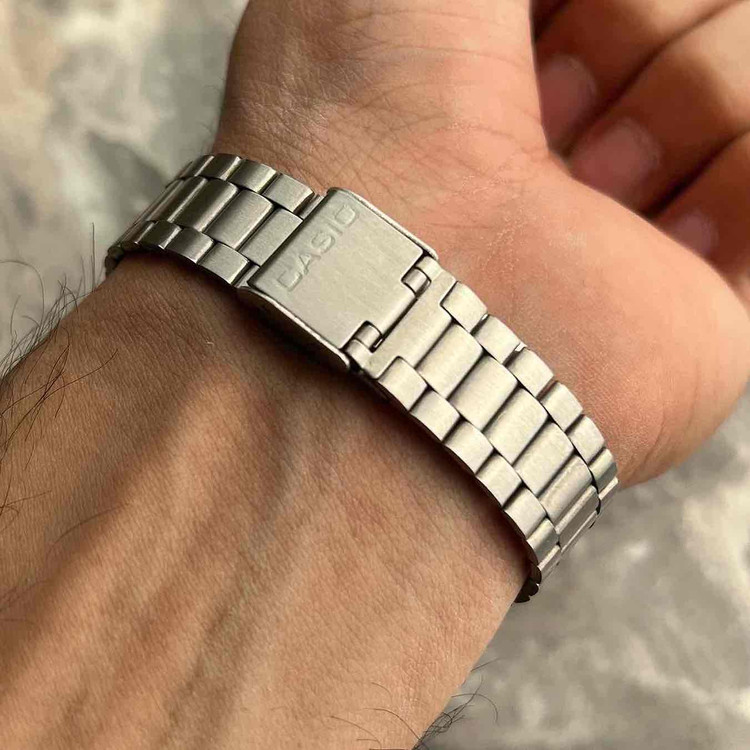 ساعت کاسیو مربعی